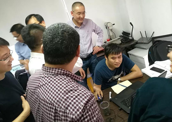 六西格瑪綠帶課程學(xué)員現(xiàn)場(chǎng)與金老師互動(dòng)