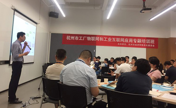 博革咨詢王聰老師在阿里云大學授課現場